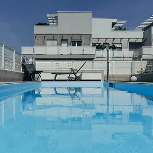The - Luxury With Pool Appartamento